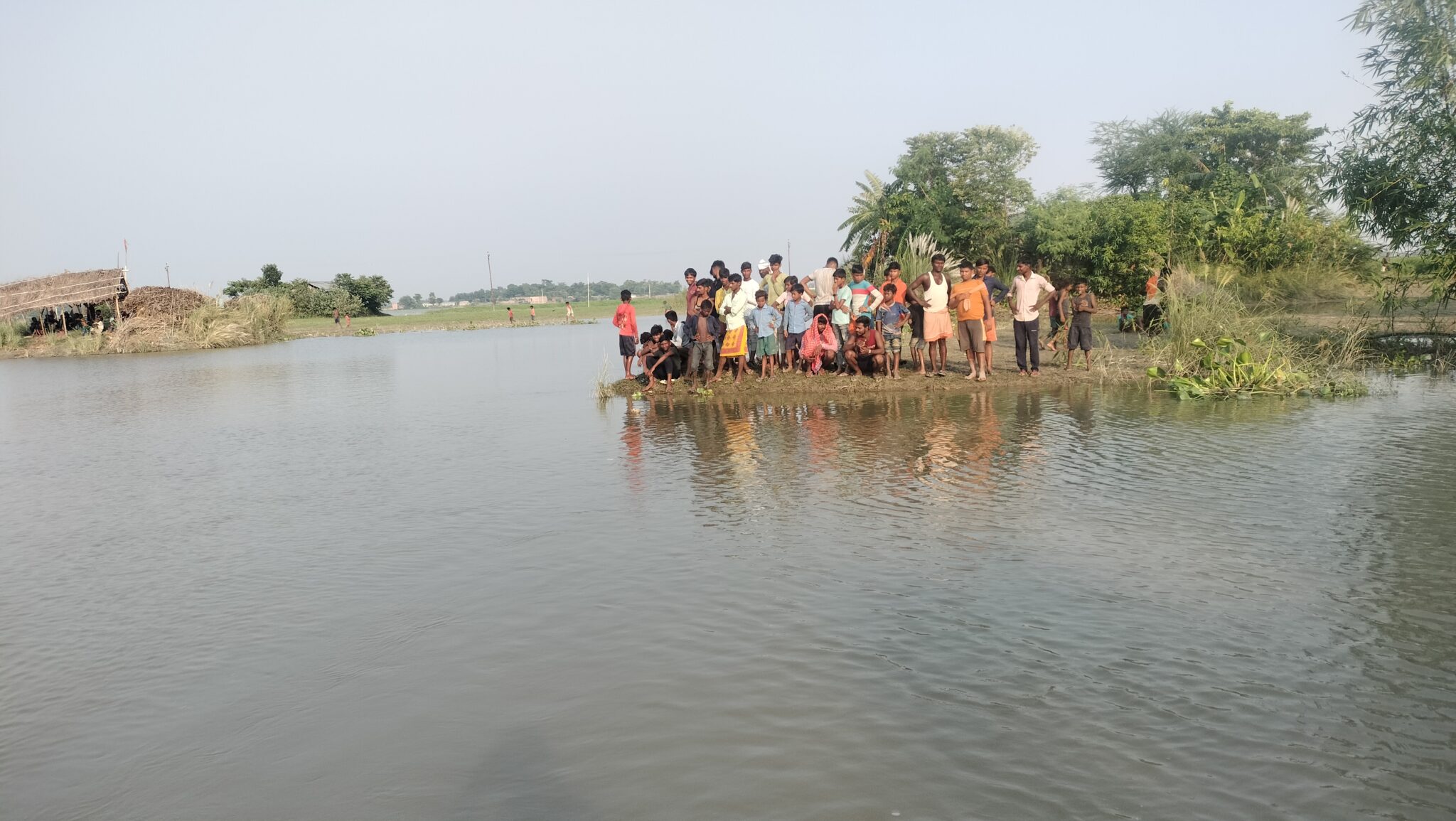 गहरे पानी में गिरने से किशोर की मौ*त